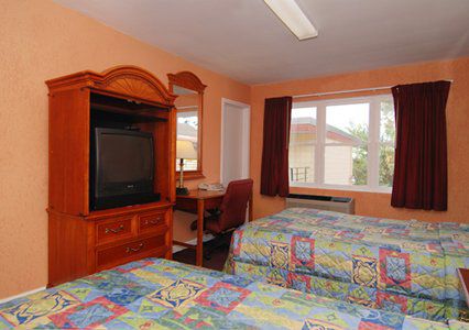 Super 8 By Wyndham Hotel 3*
