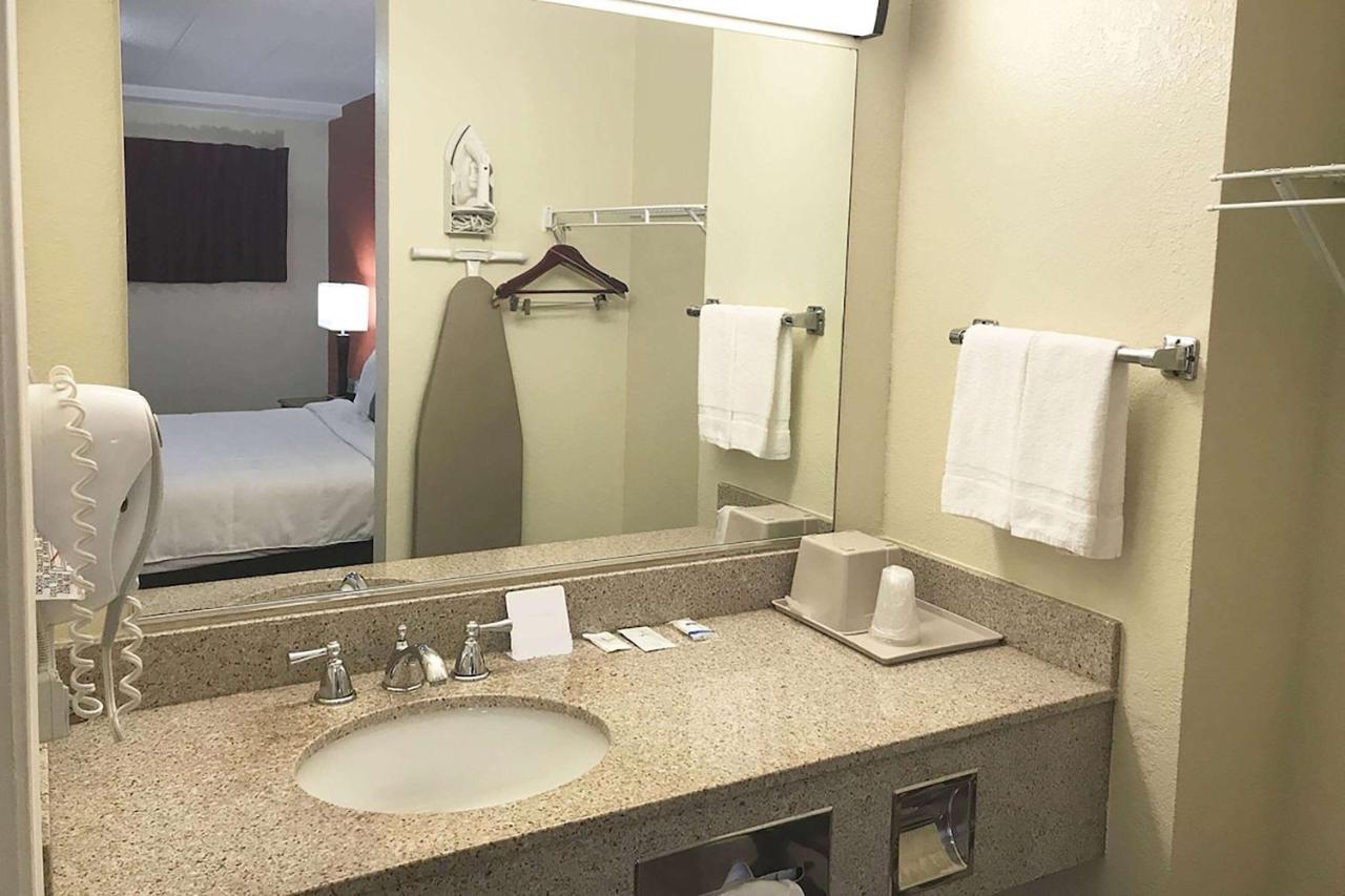 Super 8 By Wyndham Hotel 3*