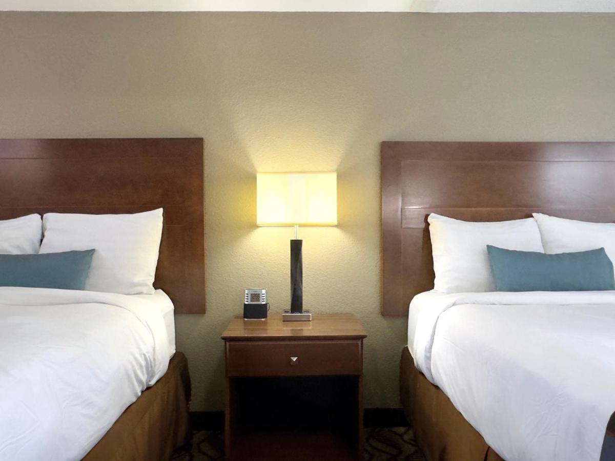 Super 8 By Wyndham Hotel